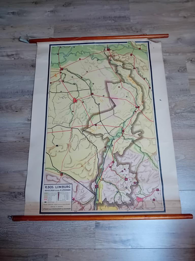 Mooie oude schoolkaart / wandkaart R. Bos Limburg 2e druk, Antiek en Kunst, Antiek | Schoolplaten, Geschiedenis, Ophalen