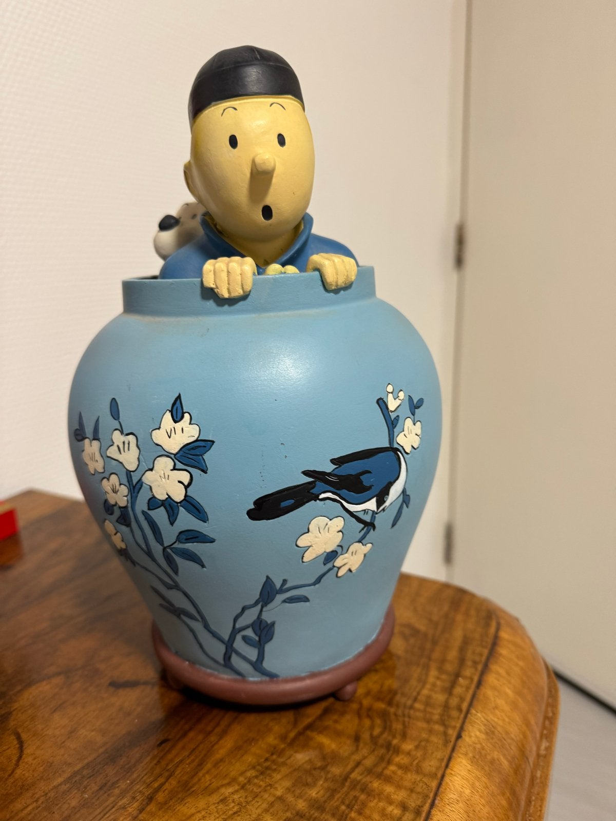 Kuifje en Bobby in Chinese vaas beeldje, Verzamelen, Ophalen of Verzenden, Kuifje, Gebruikt, Beeldje of Figuurtje