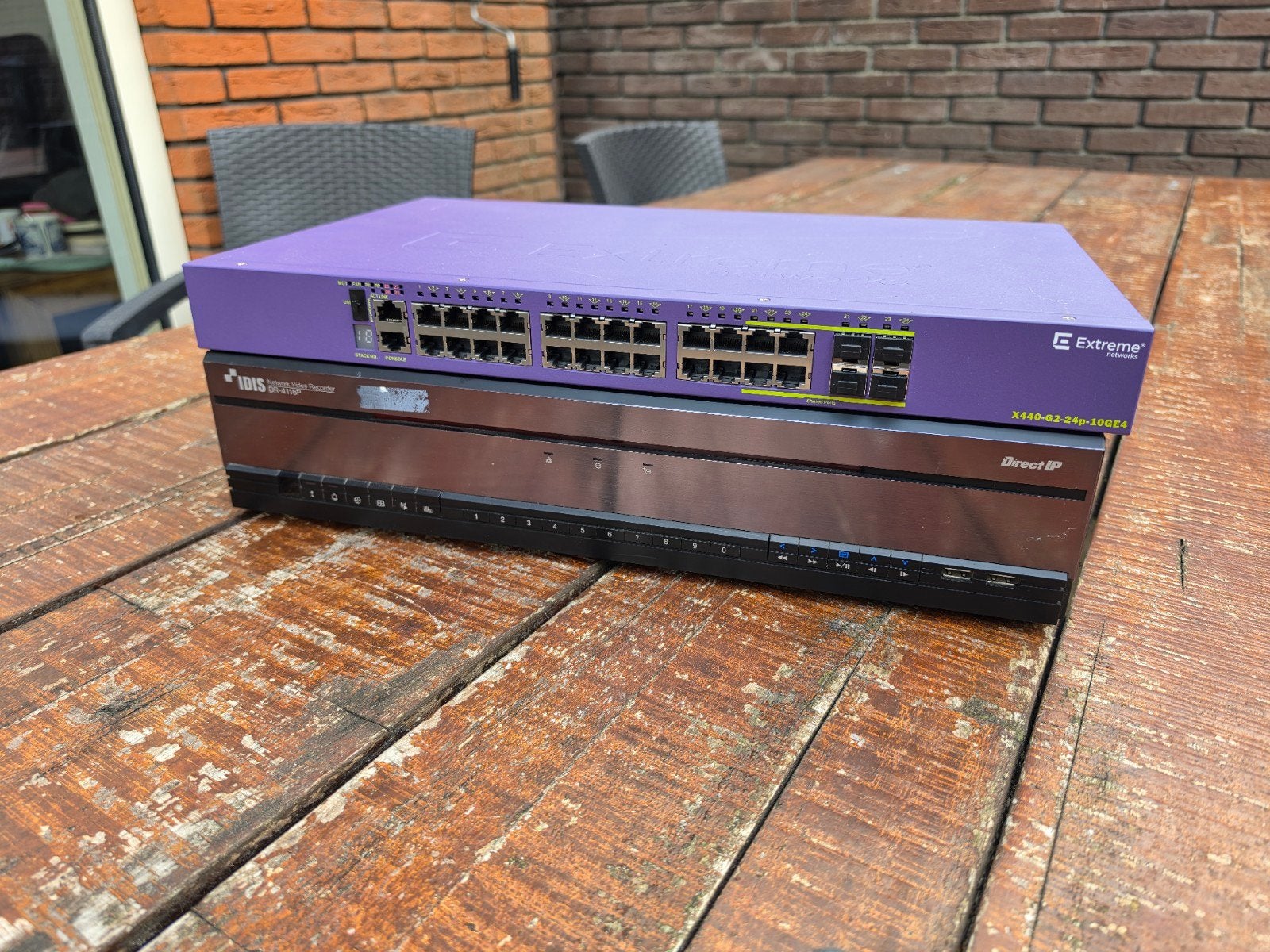 Idis DR-4116p videorecorder 16 kanaals + switch, Ophalen