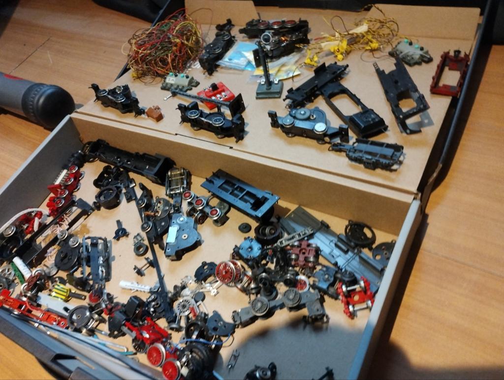Grote partij modeltrein onderdelen en accessoires, Hobby en Vrije tijd, Gebruikt, Locomotief, Analoog, Ophalen of Verzenden