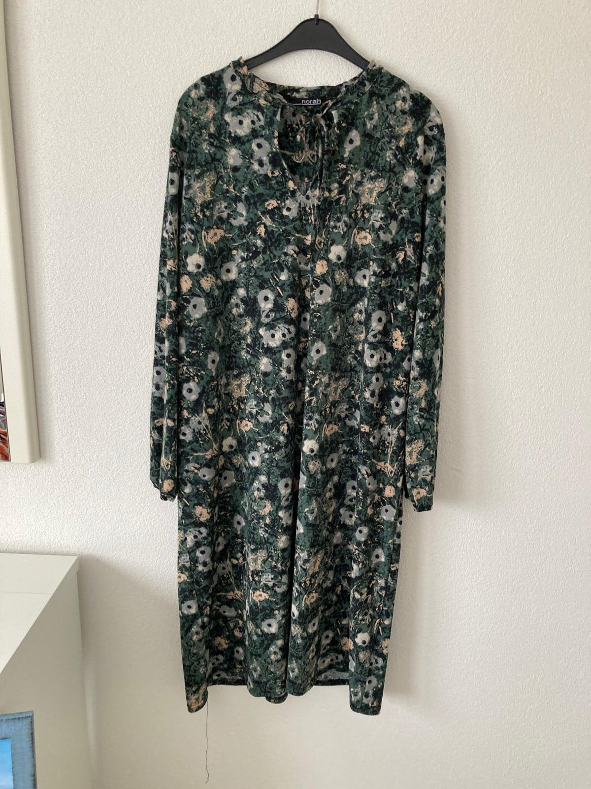 Mooie jurk ‘Norah’ 46, Maat 46/48 (XL) of groter, Ophalen of Verzenden, Zo goed als nieuw, Onder de knie