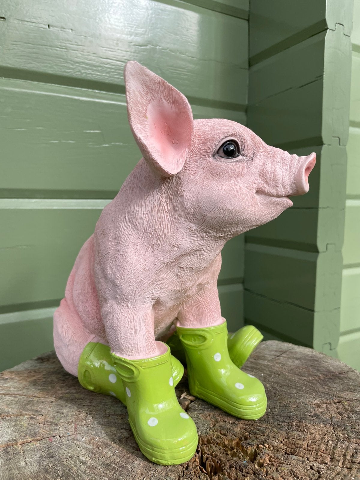 Varken big groene regenlaarsjes beeld tuin boerderij boer, Ophalen of Verzenden, Nieuw, Kunststof, Dierenbeeld