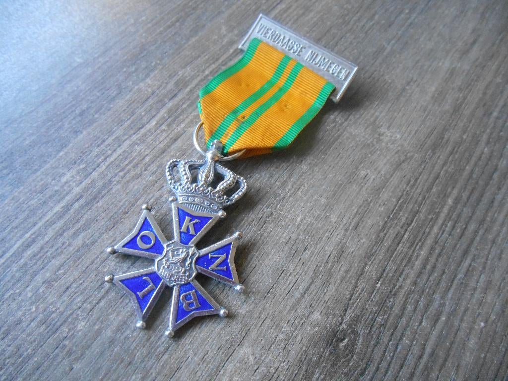 Vierdaagse medaille 6de keer, Ophalen of Verzenden, Landmacht, Nederland, Lintje, Medaille of Wings