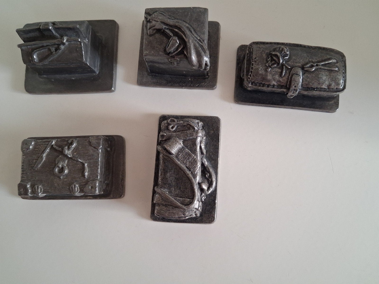 Tin 5 historische medische tasjes met instrumenten opdruk, Antiek en Kunst, Antiek | Tin, Ophalen of Verzenden