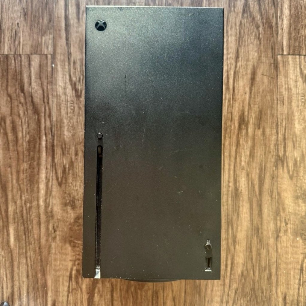 Foto 3 van Microsoft Xbox Series X 1TB - Zwart + 2 Controllers