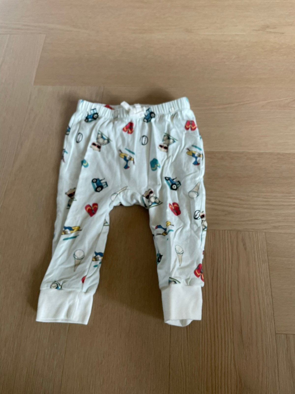 Schattige babybroek met zomerse print, Ophalen of Verzenden, Zo goed als nieuw, Jongetje of Meisje