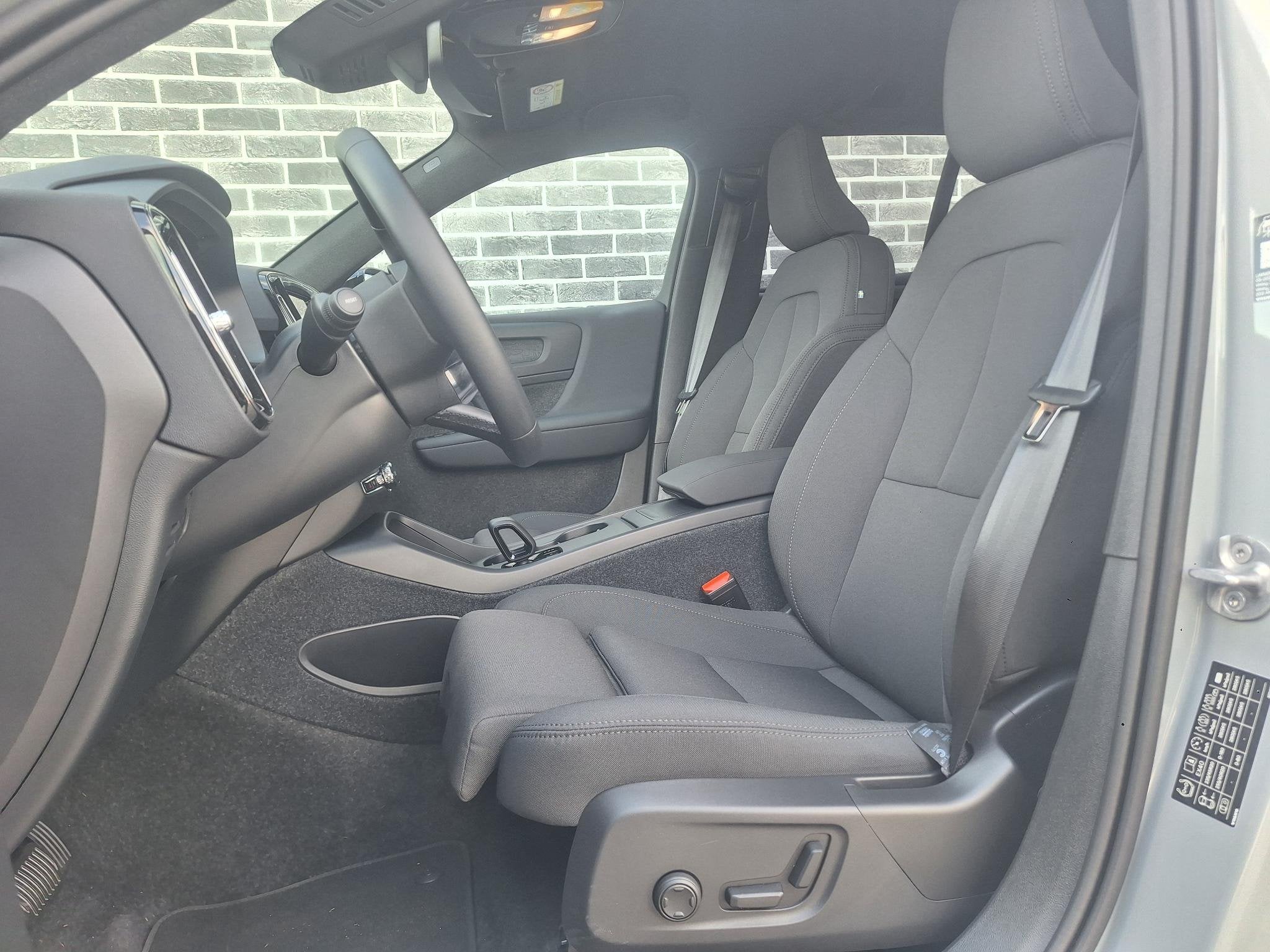 Volvo EX40 Single Motor Ext. Range Plus Bl. Ed Europa 82 kWh, Auto's, Automaat, 12 maanden, 32 min, Origineel Nederlands