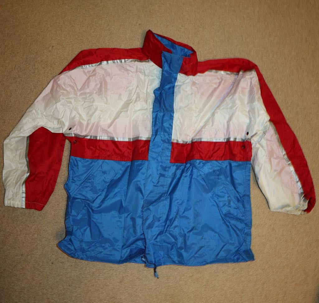 Vintage regenjas rood-wit-blauw met opbergzakje maat 176, Ophalen, Gebruikt, Jongen of Meisje, Jas