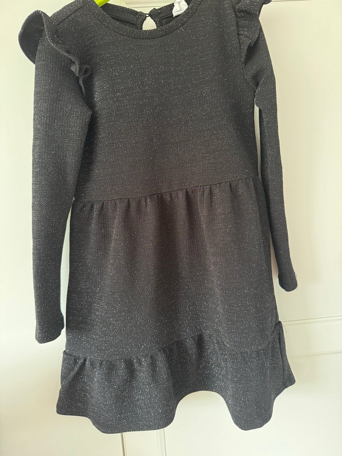 jurk zwart met glitters maat 122/128, Kinderen en Baby's, Ophalen of Verzenden, Zo goed als nieuw, Meisje, Jurk of Rok