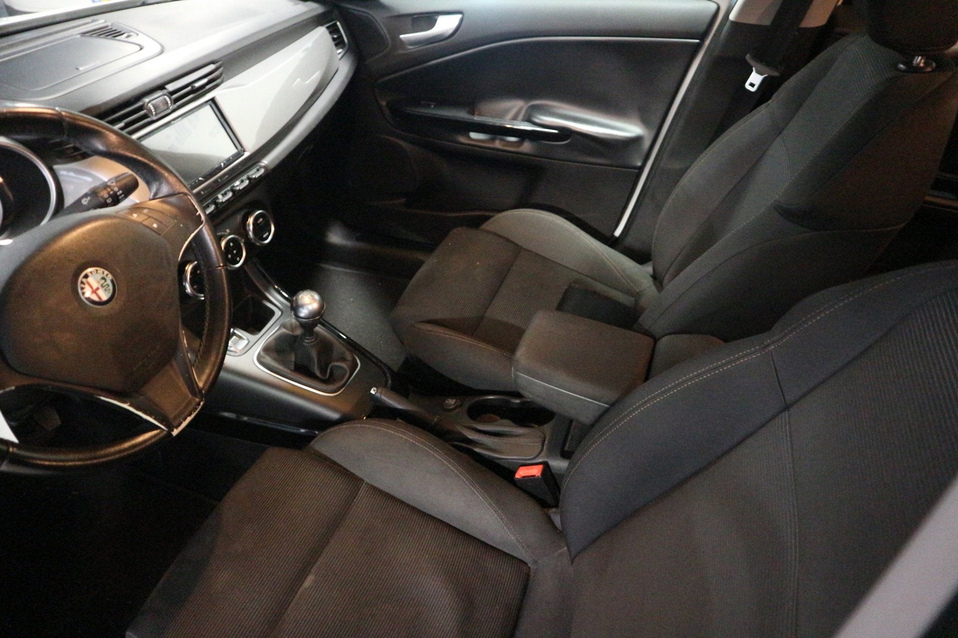 Alfa Romeo Giulietta 1.4 T Distinctive / NAP / Onderhoud his, Voorwielaandrijving, Euro 5, Gebruikt, 4 cilinders