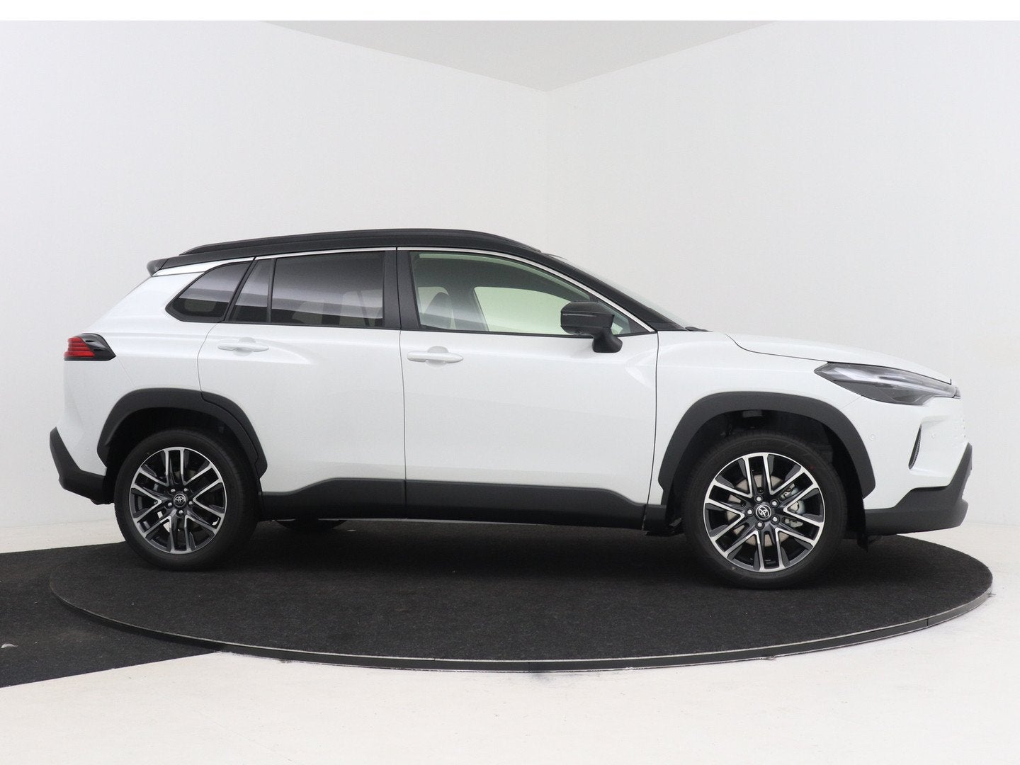 Toyota Corolla Cross Hybrid 180 Executive | CarPlay/Android, 12 maanden, 4 cilinders, Wit, Bedrijf