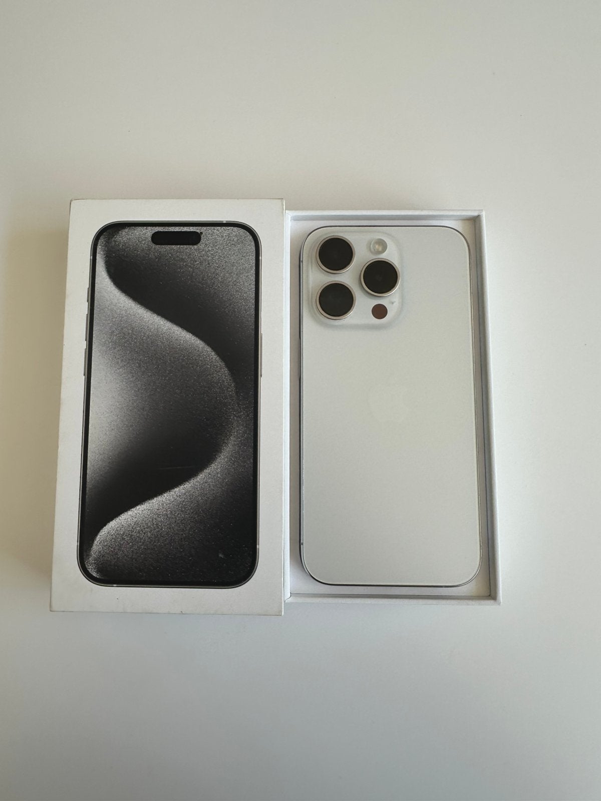 Iphone 15 Pro - Nieuwstaat, Telecommunicatie, Mobiele telefoons | Apple iPhone, 128 GB, Wit, 88 %, Refurbished