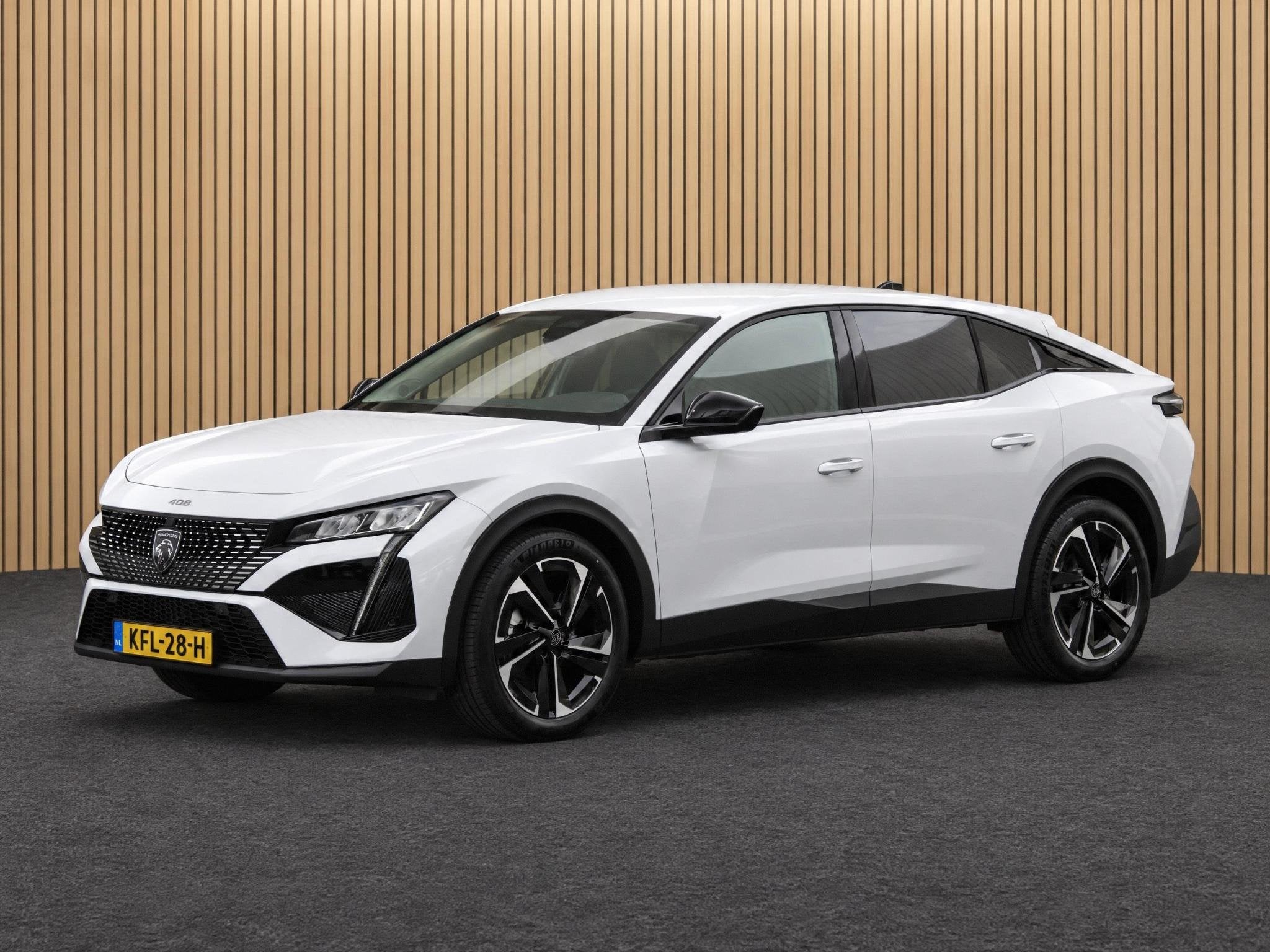 Peugeot 408 1.2 Hybrid 145 e-DCS6 Allure VOORRAAD KORTING, Auto's, Euro 6, 1199 cc, Leder en Stof, Wit