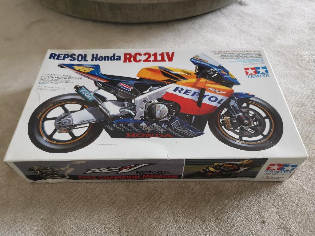 Tamiya Repsol Honda RC211V * Valentino Rossi 2002, Ophalen of Verzenden, Nieuw, 1:9 t/m 1:12, Motor
