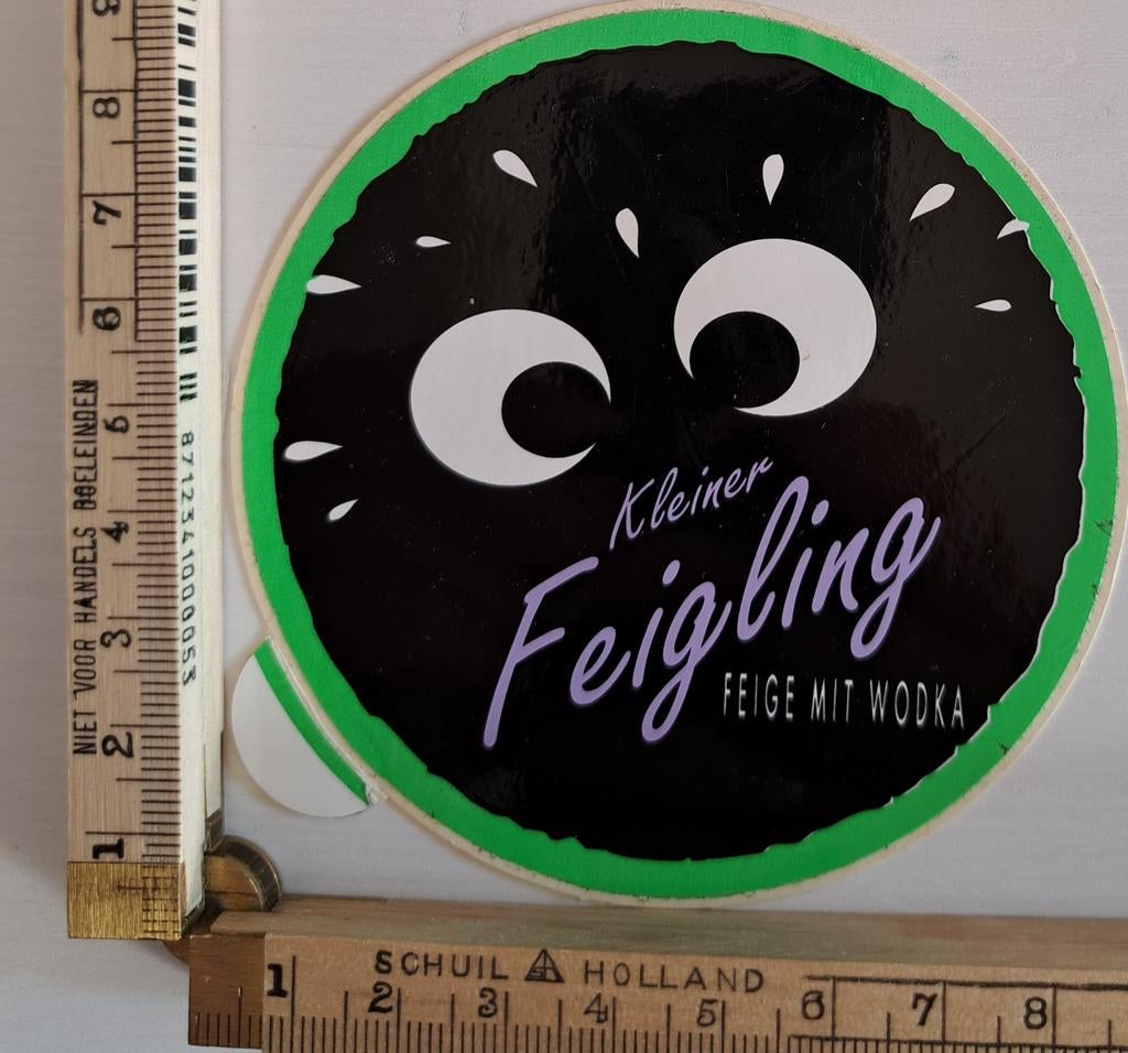 Vintage sticker Kleine Feigling Feige mit Wodka logo merk, Verzamelen, Ophalen of Verzenden, Zo goed als nieuw, Overige typen
