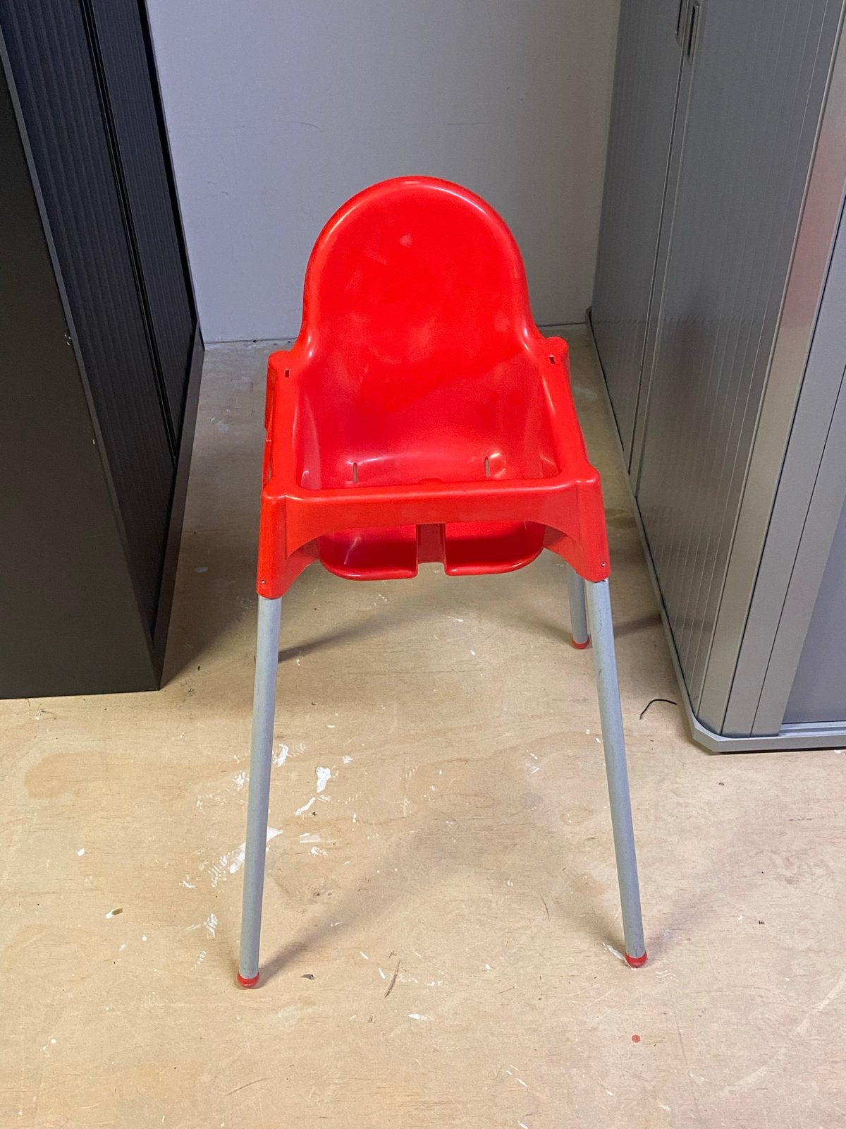Rode Kinderstoel - Eenvoudig en Praktisch, Kinderen en Baby's, Ophalen, Gebruikt, Overige typen, Test@gmail.com