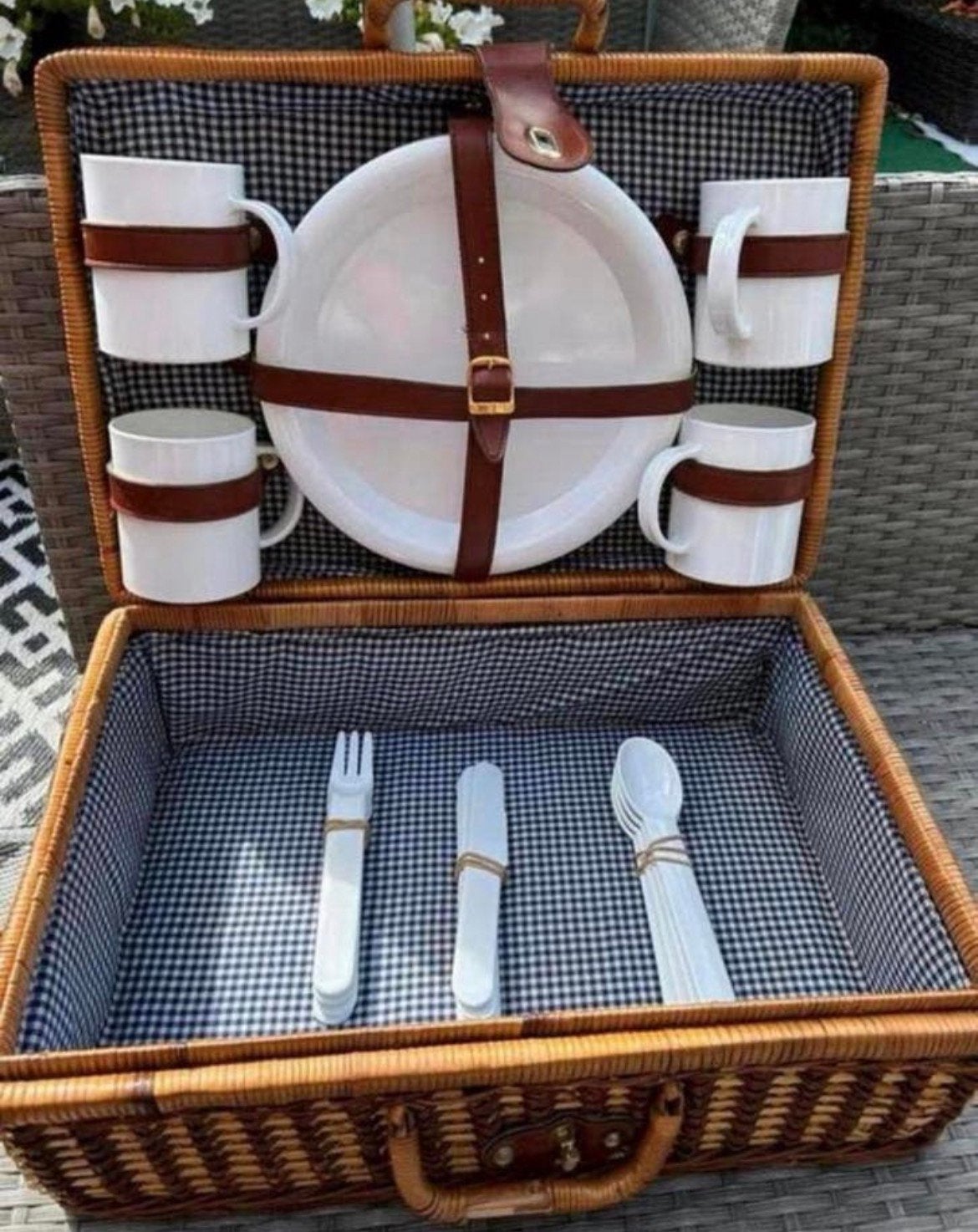 Mooie picknickmand twee praktische handvatten, Ophalen of Verzenden, Zo goed als nieuw