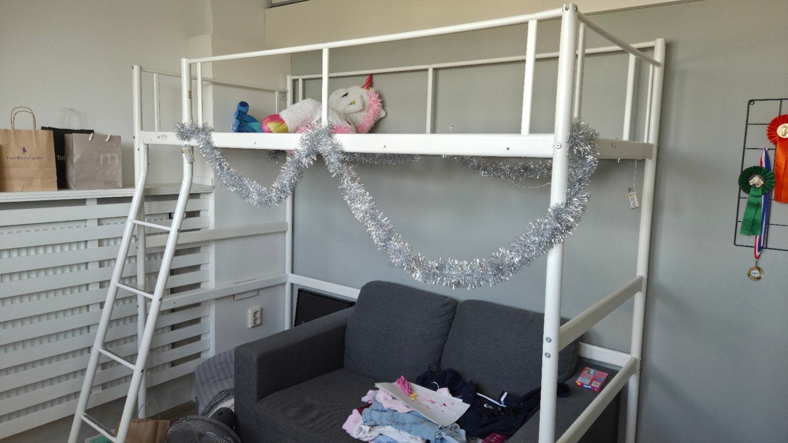 IKEA Vitval hoogslaper met ladder en matras. wit 90x200, Huis en Inrichting, Slaapkamer | Stapelbedden en Hoogslapers, Ophalen