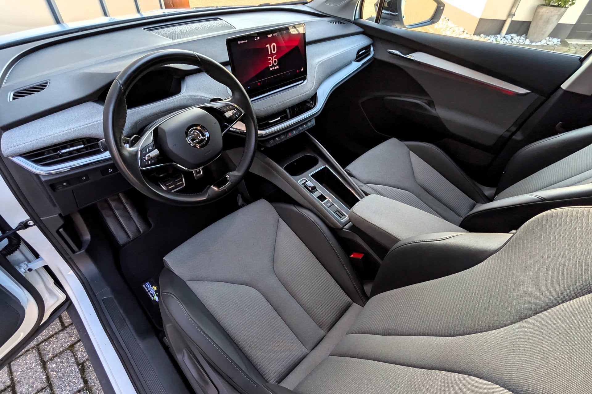 Skoda Enyaq iV 80 SOH 87% Trekhaak Warmtepomp (bj 2022), Auto's, Dealer onderhouden, Achterwielaandrijving, Gebruikt, Met garantie (alle)