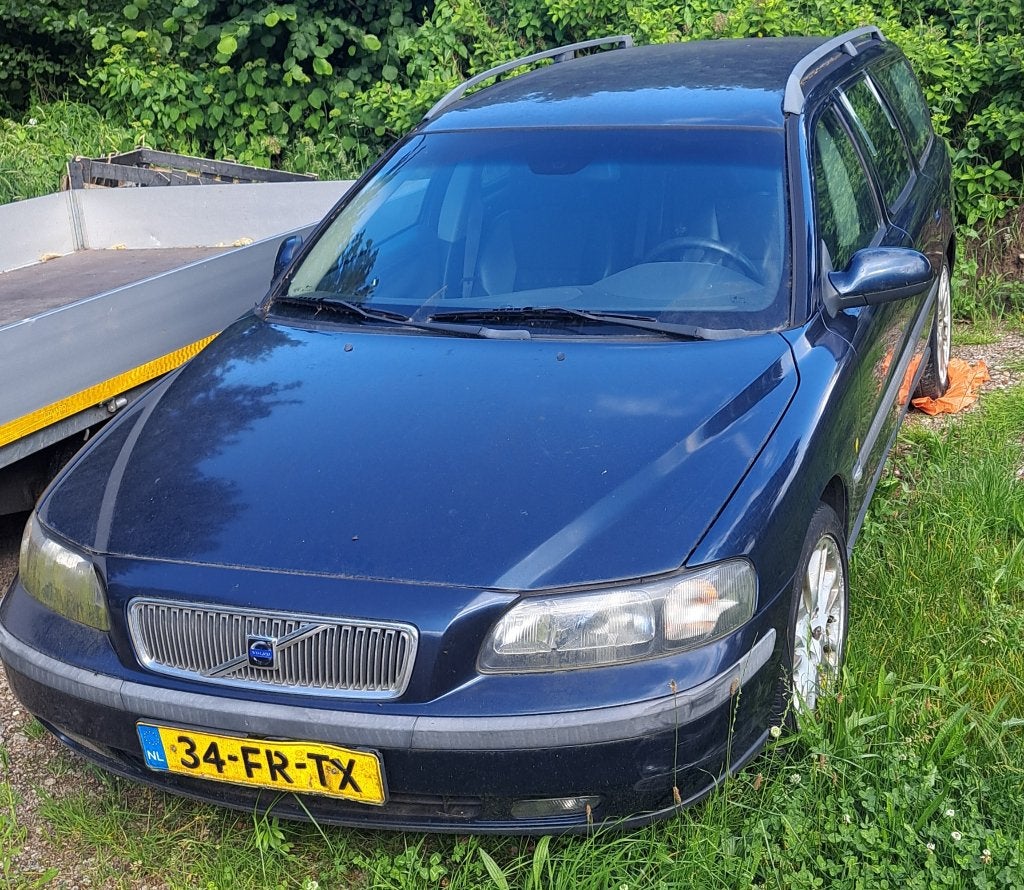 Volvo V70 2.3 T-5 250PK 2000 Blauw, 1800 kg, Zwart, Stationwagon, 5 cilinders