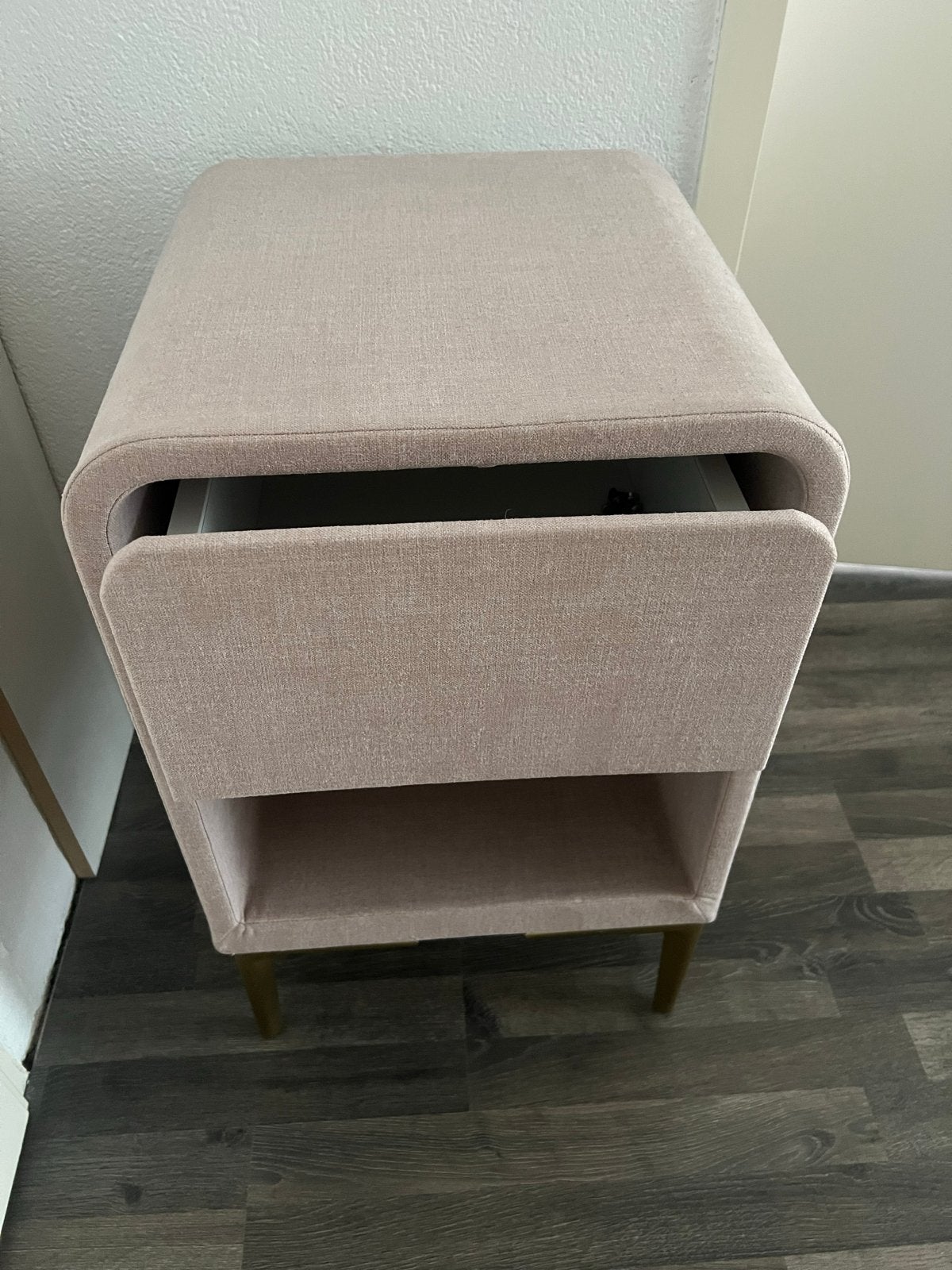 Oudroze Nachtkastje met Lade en Open Vak, Ophalen, Overige materialen, Minder dan 45 cm, 55 tot 70 cm