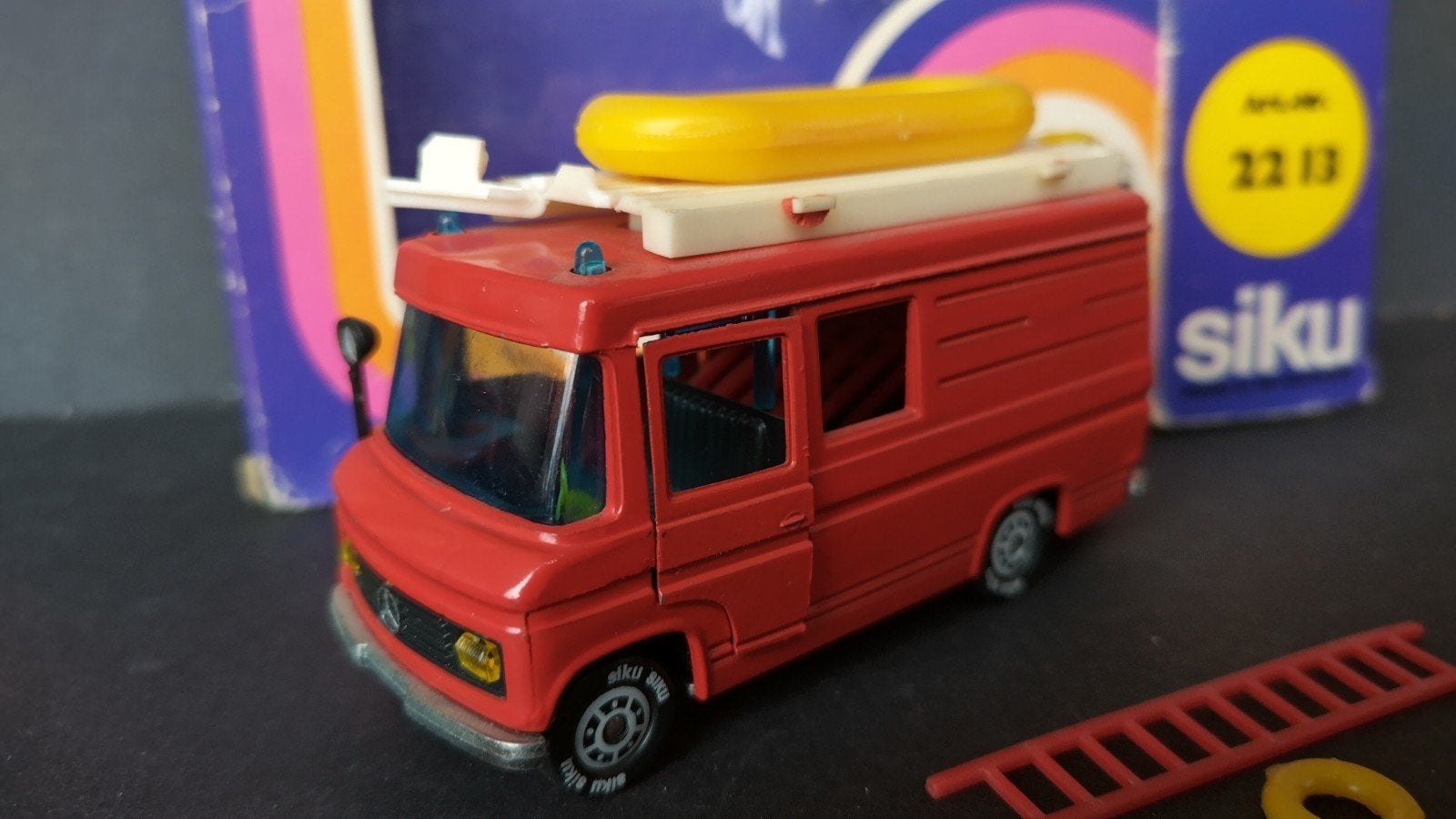 Mercedes Benz 406 Wasser rettungs Fahrzeug Siku 2213 Pol, Auto, Verzenden, Zo goed als nieuw, Sieper