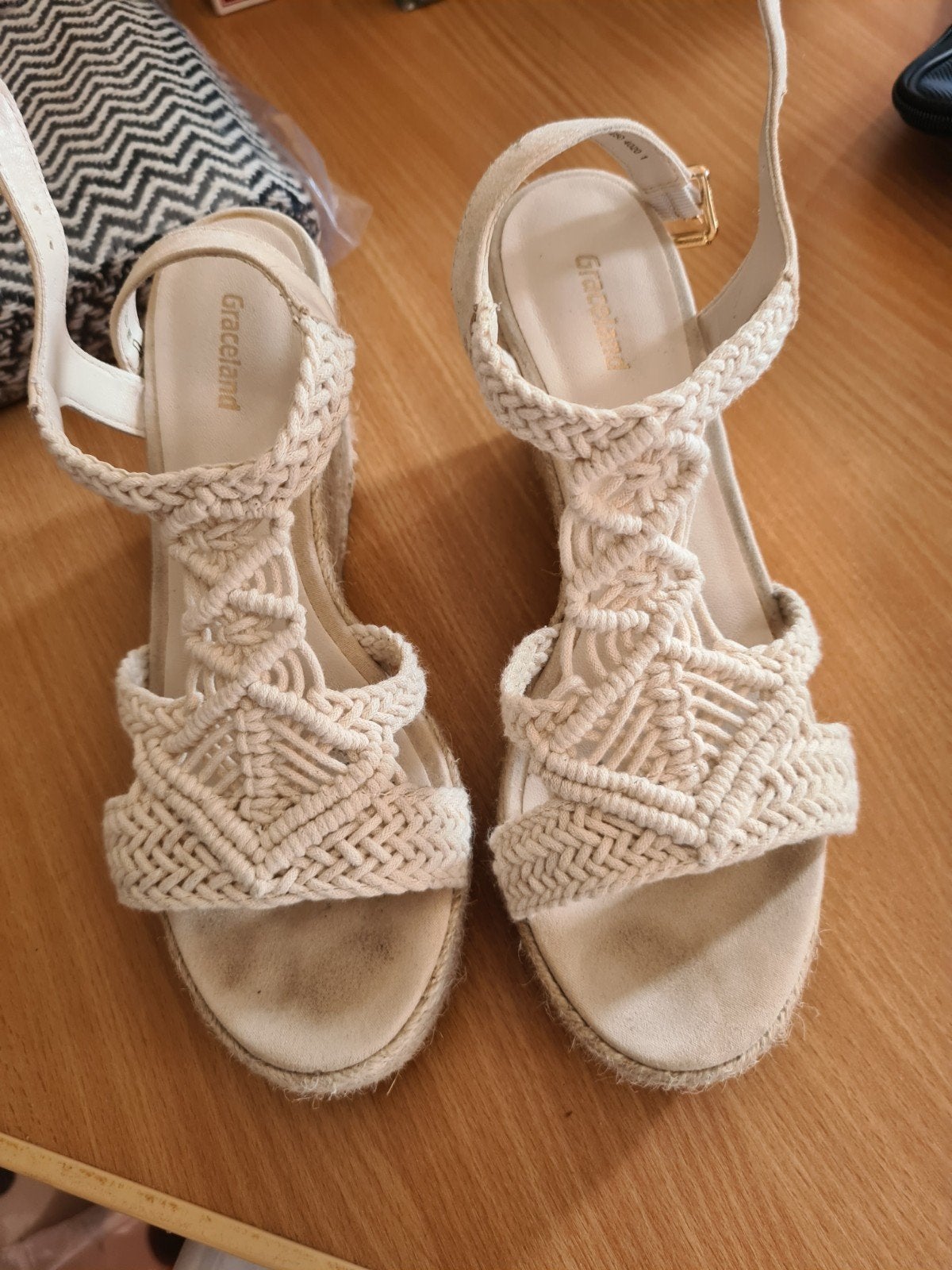 Dames zomerschoenen, Beige, Ophalen of Verzenden, Zo goed als nieuw, Graceland