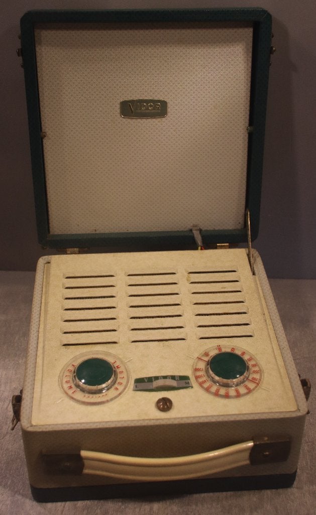 Engelse VIDOR CN429 draagbaar buizenradiootje, Ophalen of Verzenden