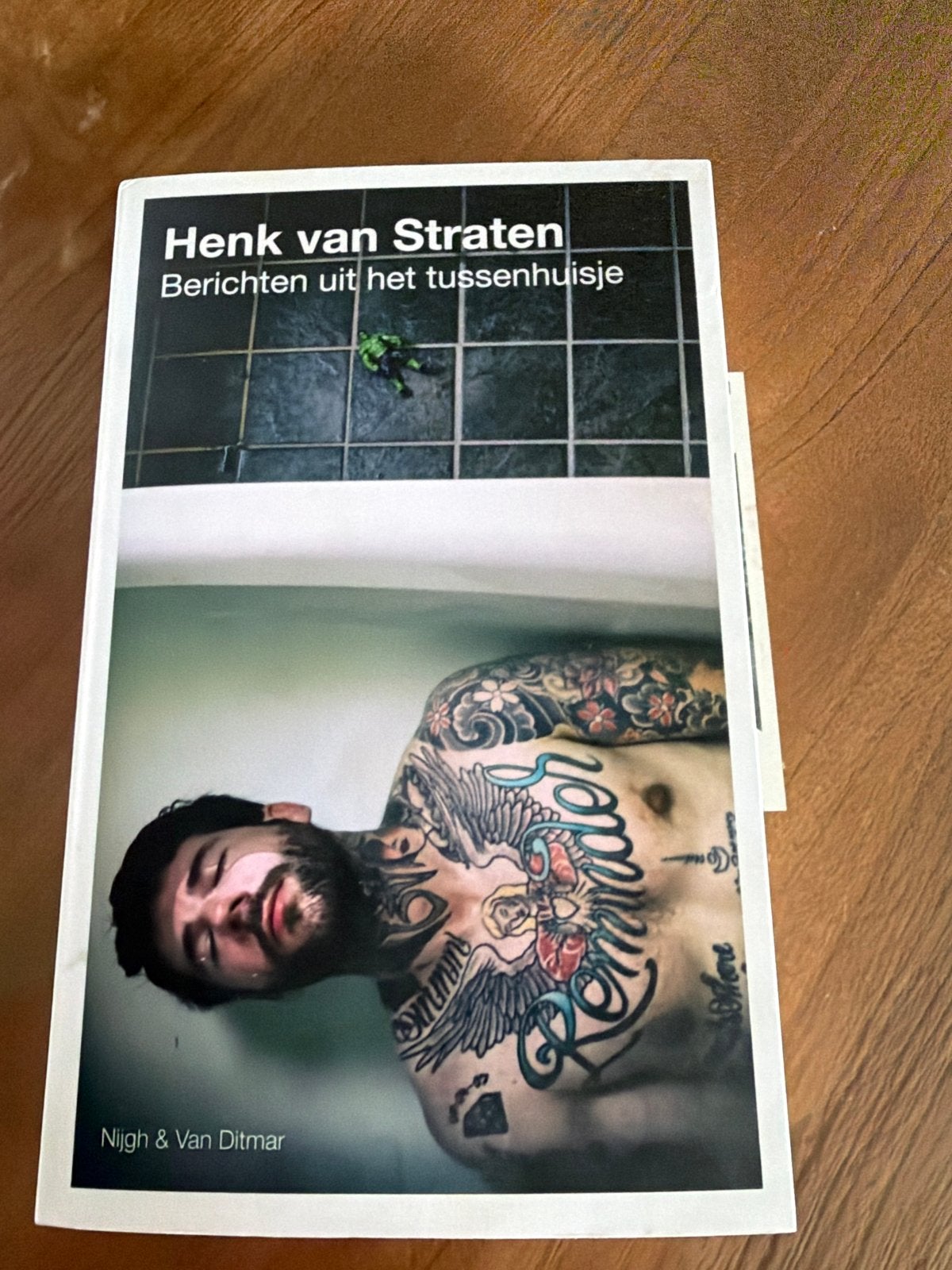 Henk van Straten - Berichten uit het tussenhuisje, Ophalen of Verzenden, Zo goed als nieuw, Nederland