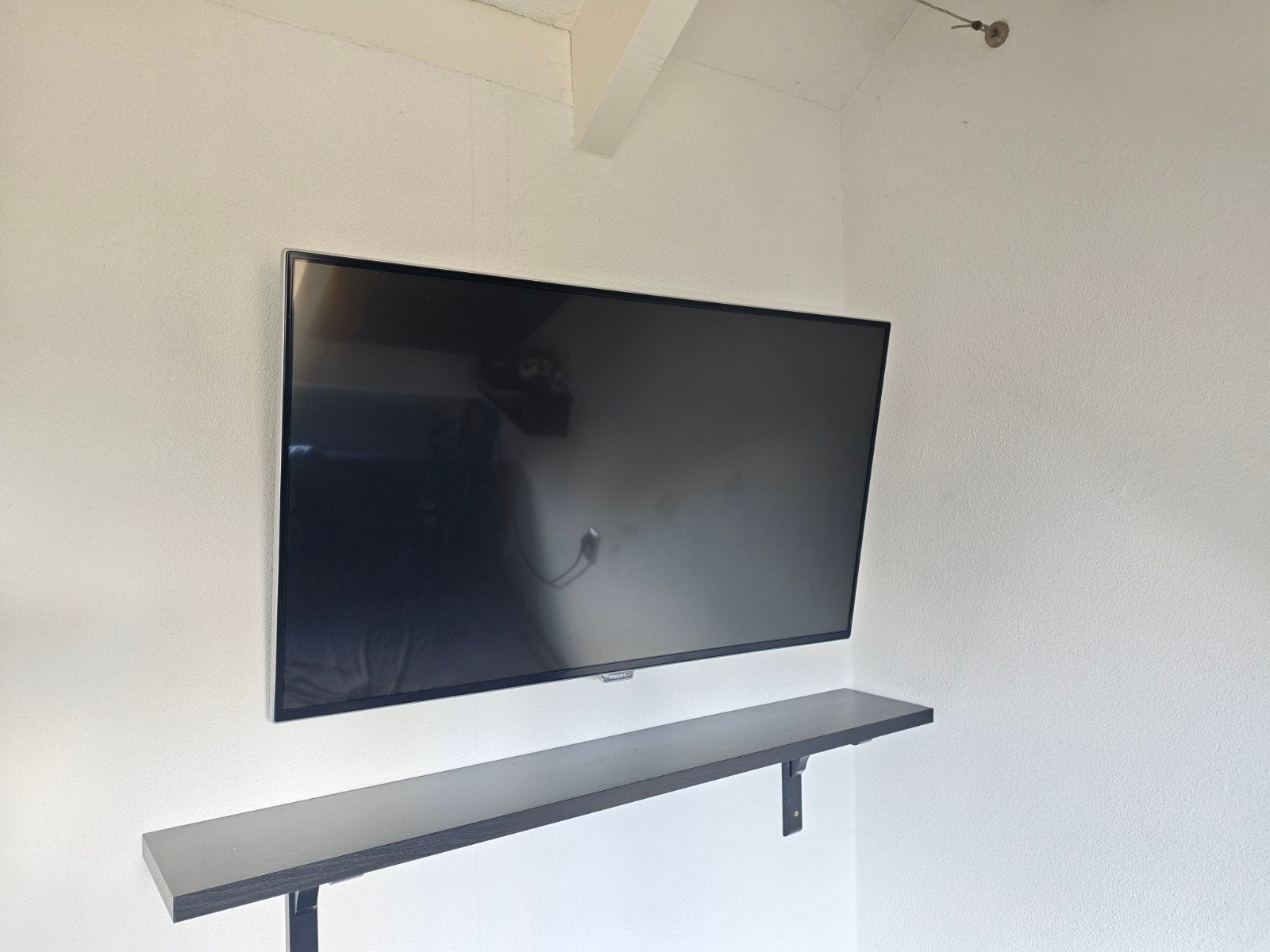 Philips 43 inch 4K TV met Ambilight + Muurbeugel (43PUS7100)