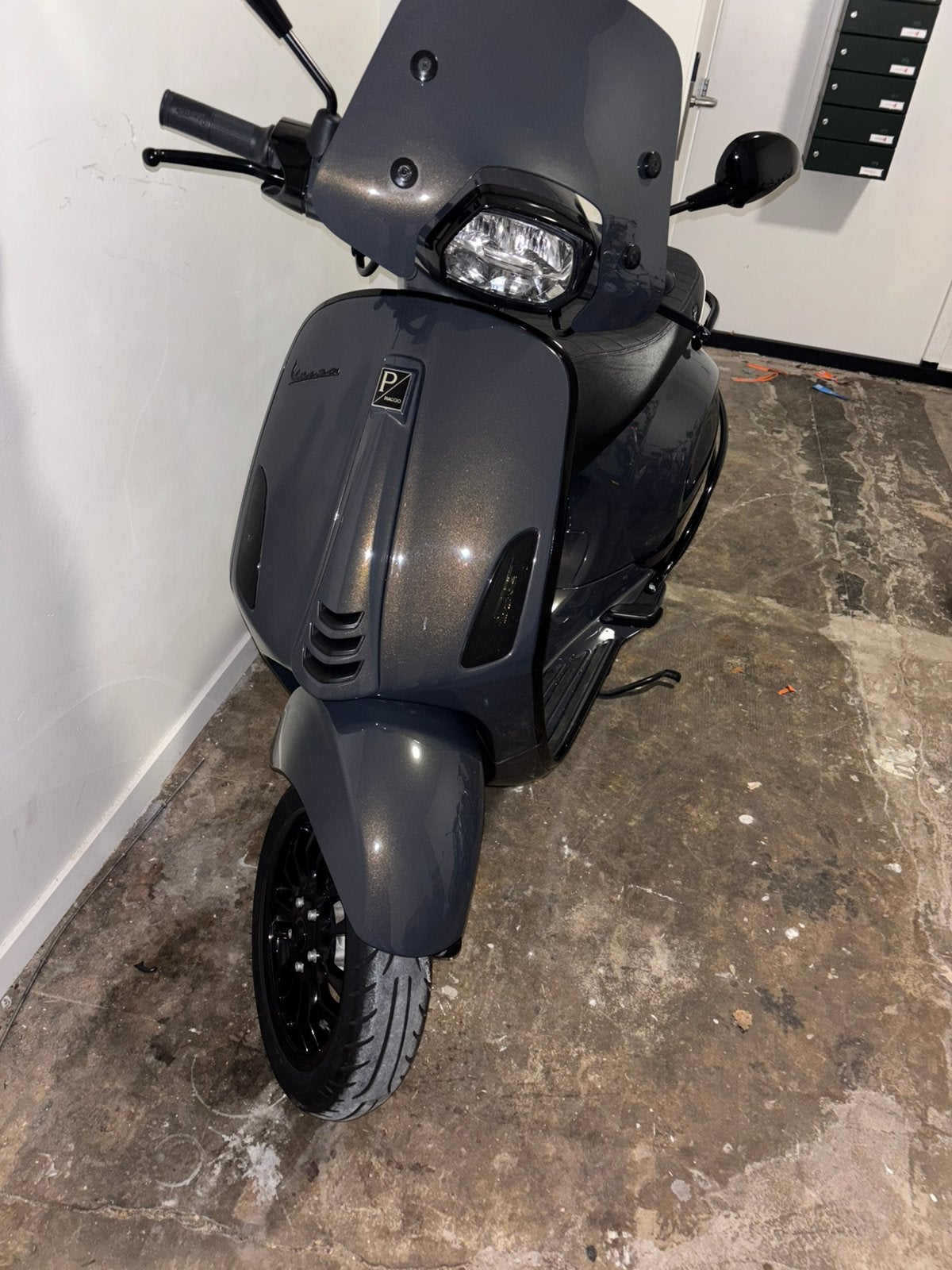 Vespa sprint, Fietsen en Brommers, Ophalen, Overige modellen, Maximaal 45 km/u, Zo goed als nieuw