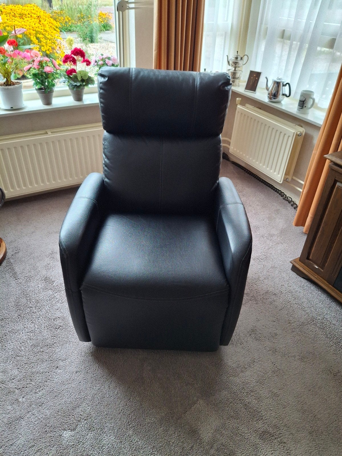 Z.g.a.n. leren relaxfauteuil - weinig gebruikt, Huis en Inrichting, Ophalen of Verzenden, Zo goed als nieuw, Relaxfatuil, Minder dan 50 cm