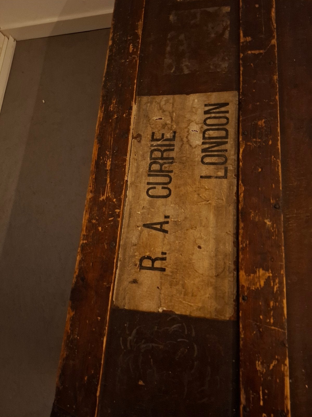 Antieke scheepskist / reiskoffer van R.A. Currie London, Huis en Inrichting, Woonaccessoires | Kisten, Gebruikt, 100 tot 150 cm