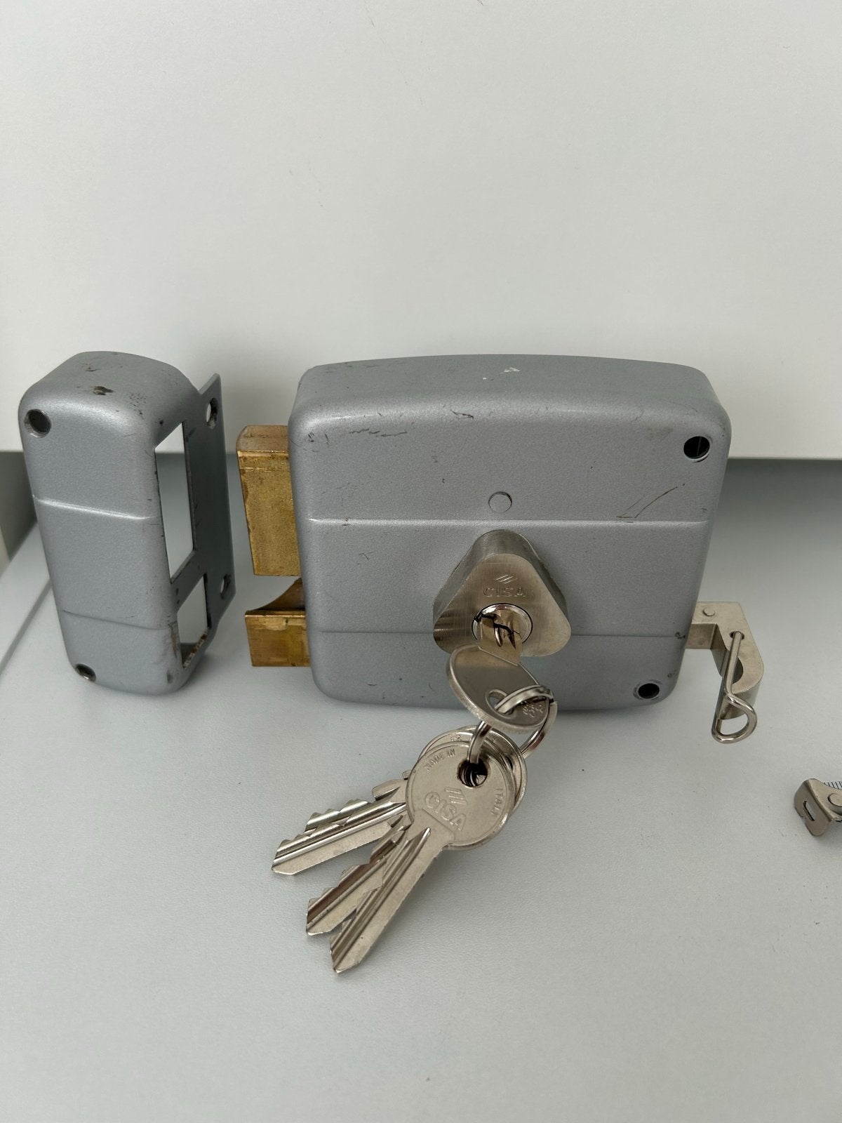 Cisa oplegslot met vaste cilinder en 5 sleutels, Doe-het-zelf en Verbouw, Hang- en Sluitwerk, Ophalen of Verzenden, Gebruikt, Slot