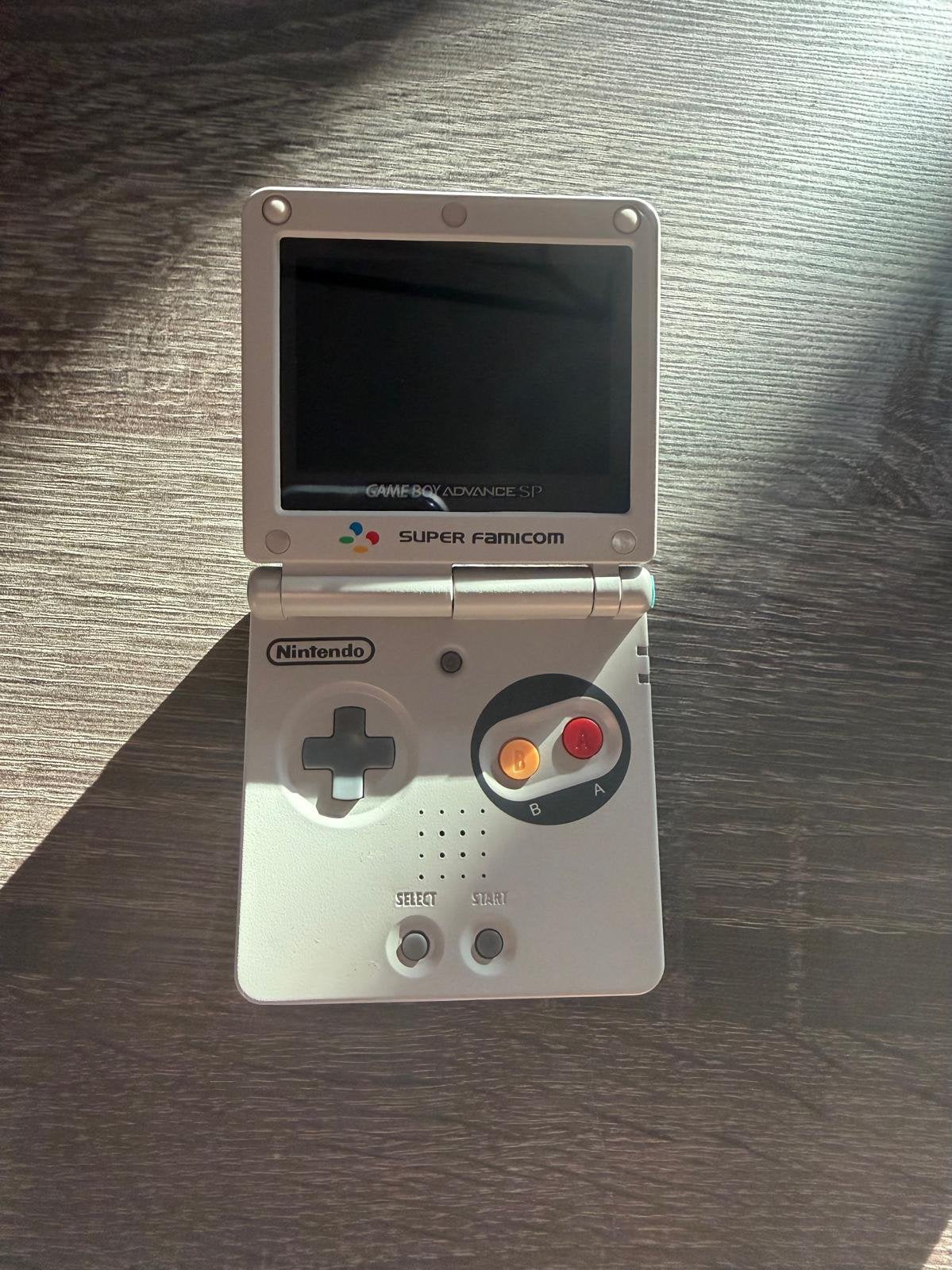 Nintendo Gameboy Advance Sp Famicom, Spelcomputers en Games, Ophalen of Verzenden, Zo goed als nieuw, Game Boy Advance SP