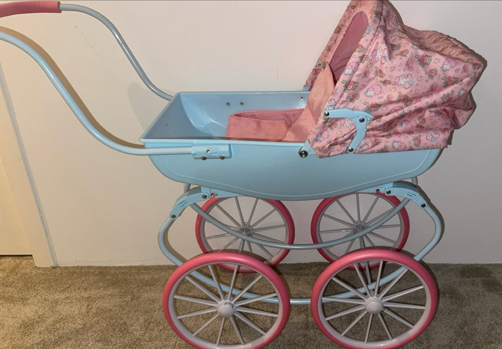 Vintage poppenwagen blauw met roze kap en wielen, Ophalen of Verzenden, Gebruikt, Kinderwagen, Overige merken