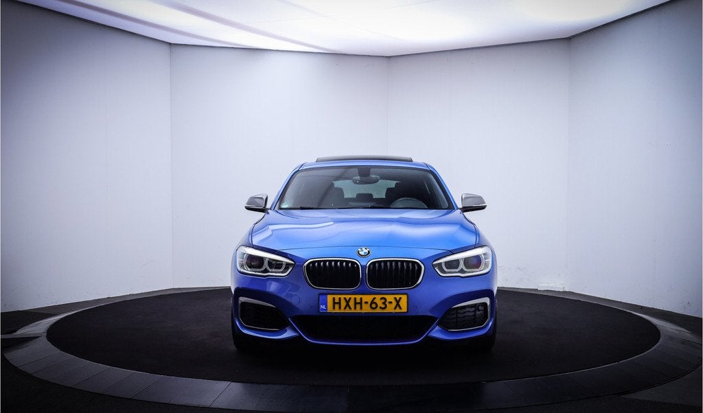 BMW 1-serie M140i Edition Shadow Executive SCHUIFD. | STOELV, Achterwielaandrijving, Zwart, Blauw, Alcantara