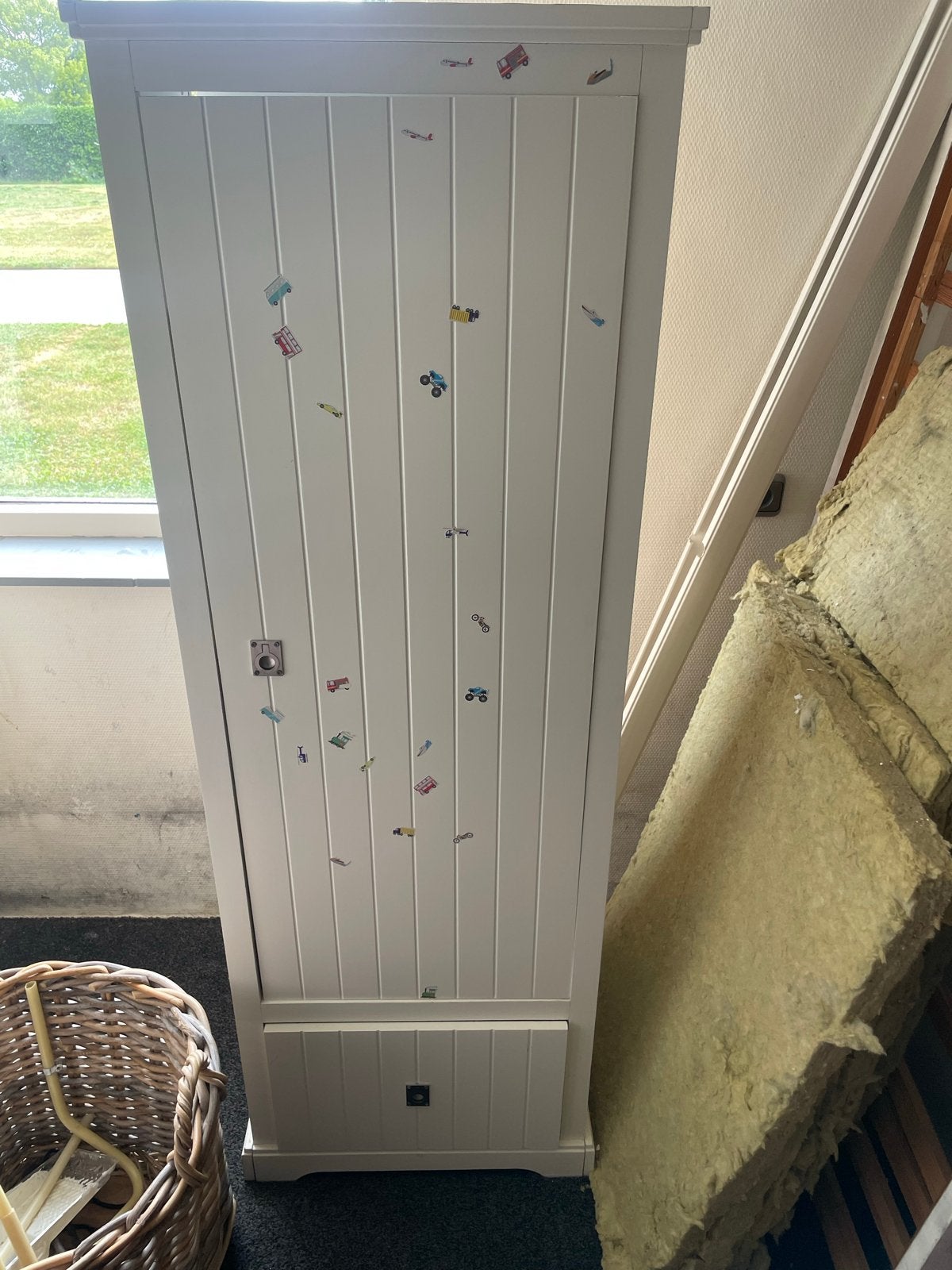 Witte kledingkast met lade en planken, Ophalen, Minder dan 50 cm, Gebruikt, Met lade(s)