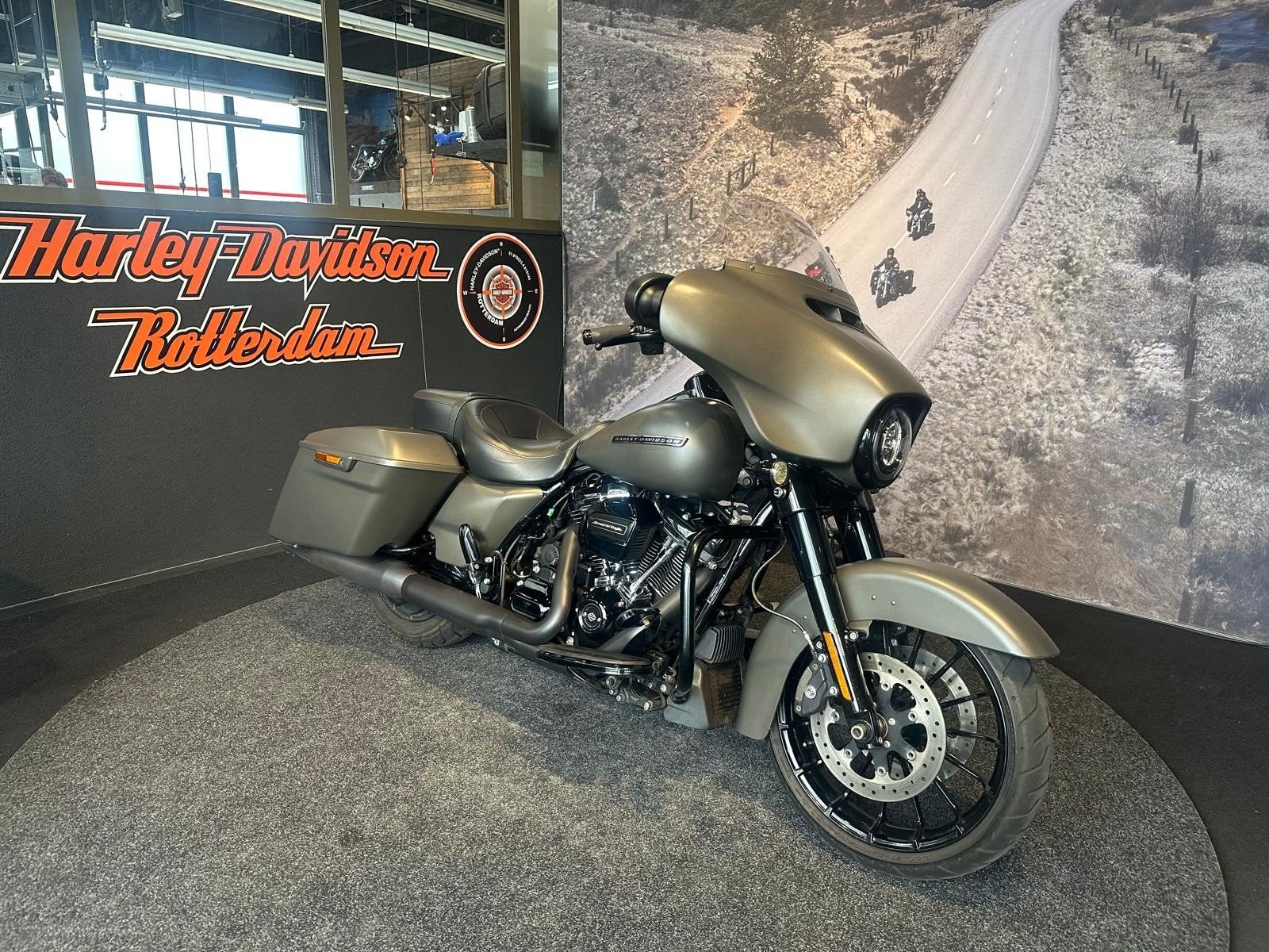 Harley-Davidson FLHXS Street Glide Spec. Sol.C (bj 2019), Laan van Vredenoord 33
2289 DA  RIJSWIJK, NL, Bedrijf, Toermotor, Sales@harleydavidsonrotterdam.nl