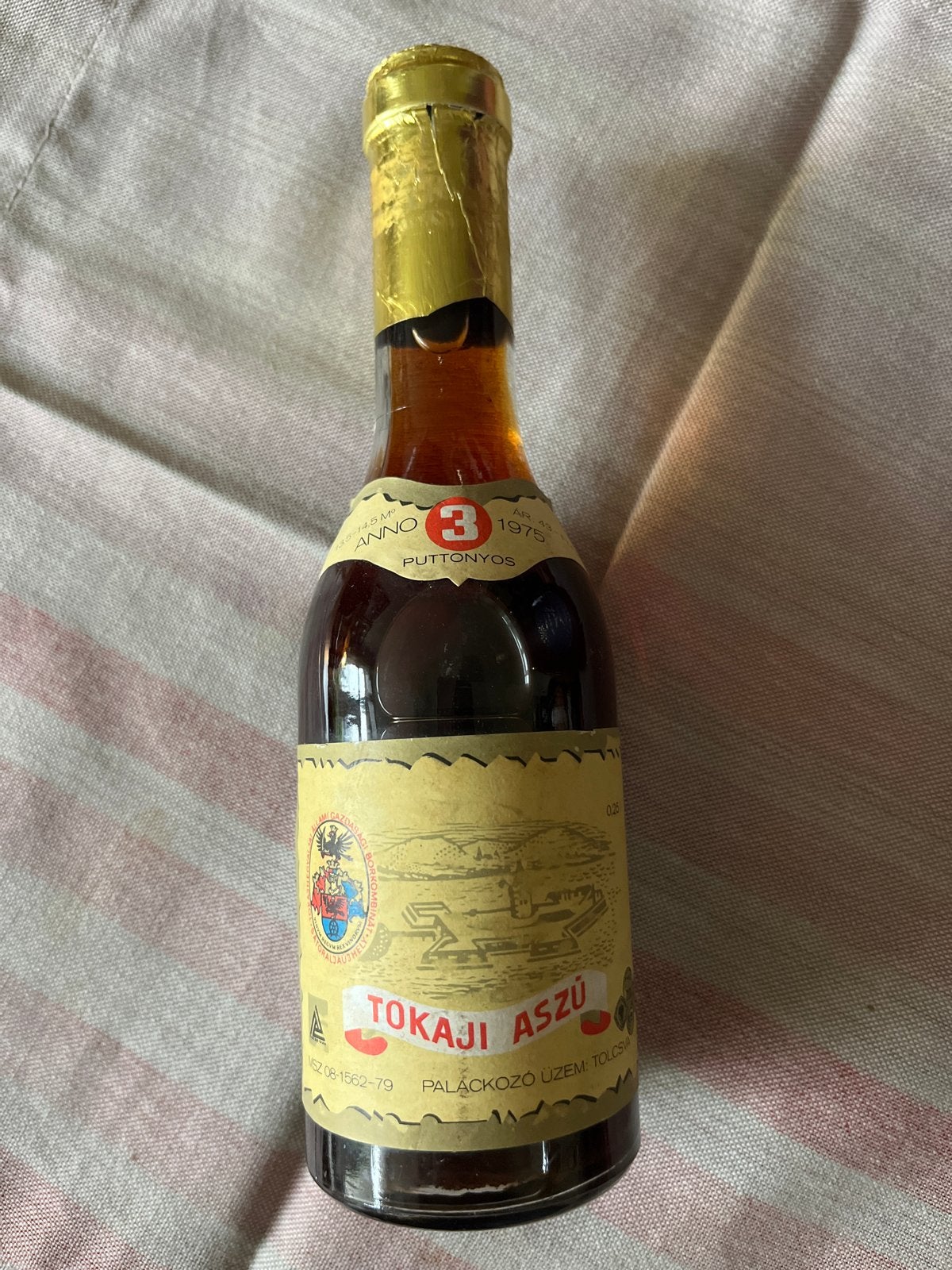 Vintage Tokaji Aszú 1975 - 3 Puttonyos, Gebruikt, Overige gebieden, Ophalen of Verzenden, Witte wijn