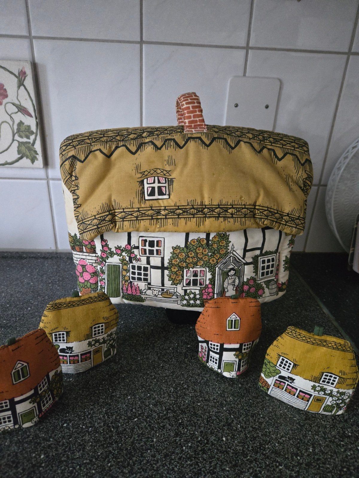 Vintage theepot warmer en 4 ei warmers, Ophalen of Verzenden