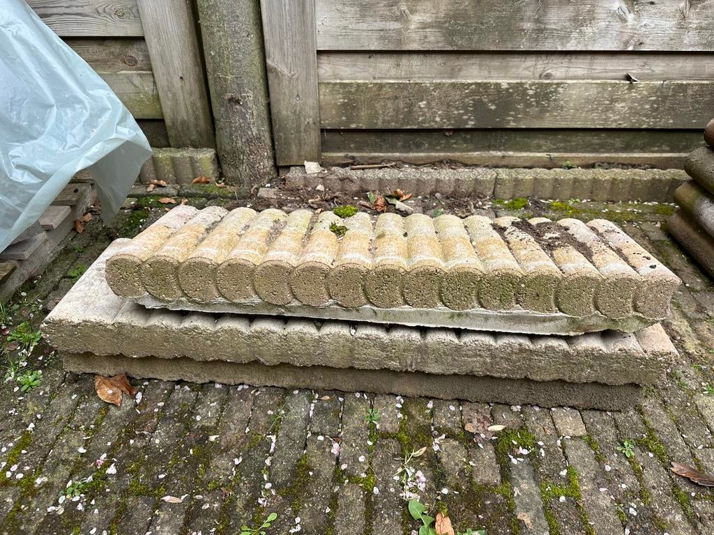 Gratis opsluitbanden, Tuin en Terras, Bielzen en Borders, Zo goed als nieuw, Overige typen, Beton, 25 tot 50 cm, 200 cm of meer