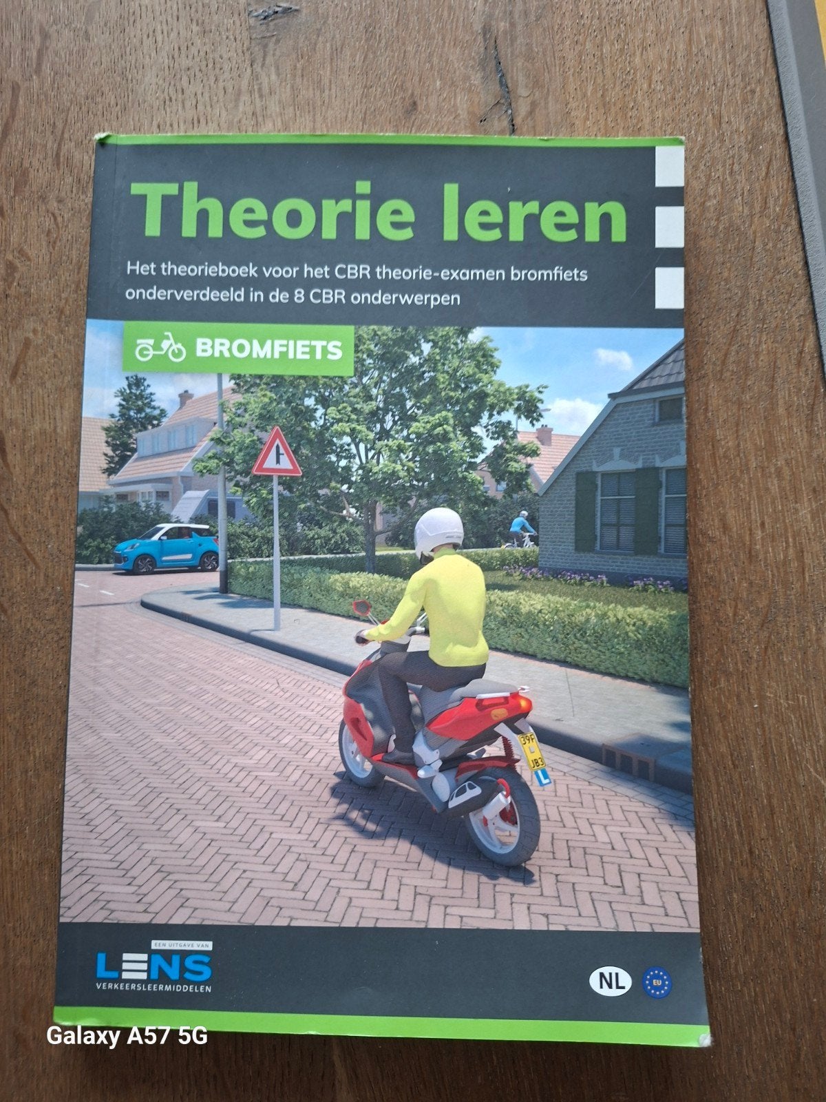 Theorie leren bromfiets - CBR theorie-examen, Ophalen of Verzenden, Zo goed als nieuw, Overige niveaus, Lens Verkeersleermiddelen