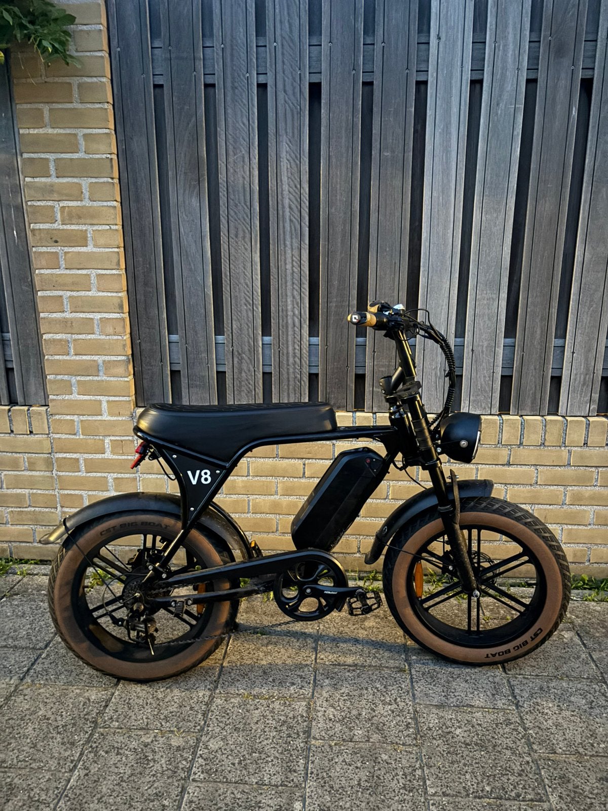 Fatbike ouxi v8 met gashendel, Ophalen, Zo goed als nieuw, 50 km per accu of meer, Overige merken