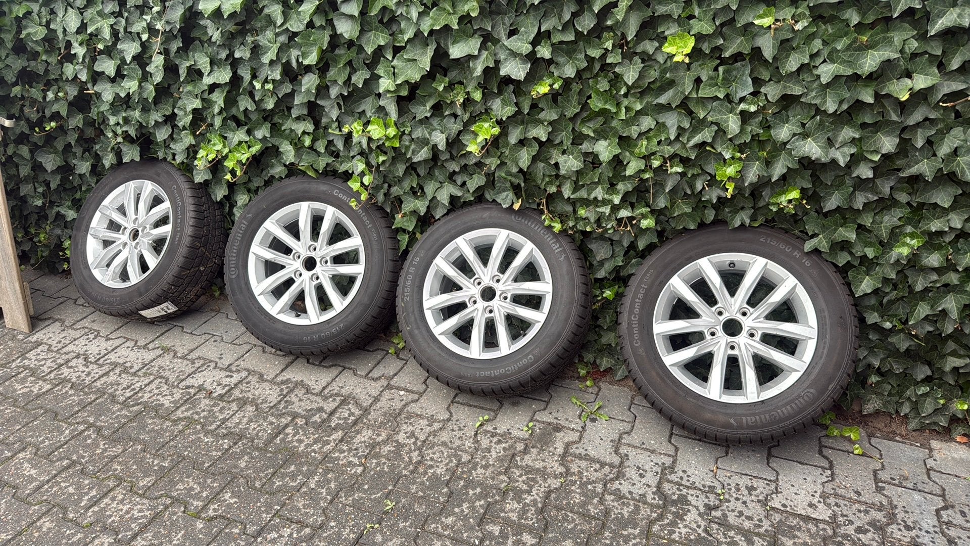 velg en winterbanden VW passat 215/60 r16, Auto-onderdelen, Banden en Velgen, Ophalen, 16 inch, Winterbanden, Band(en)