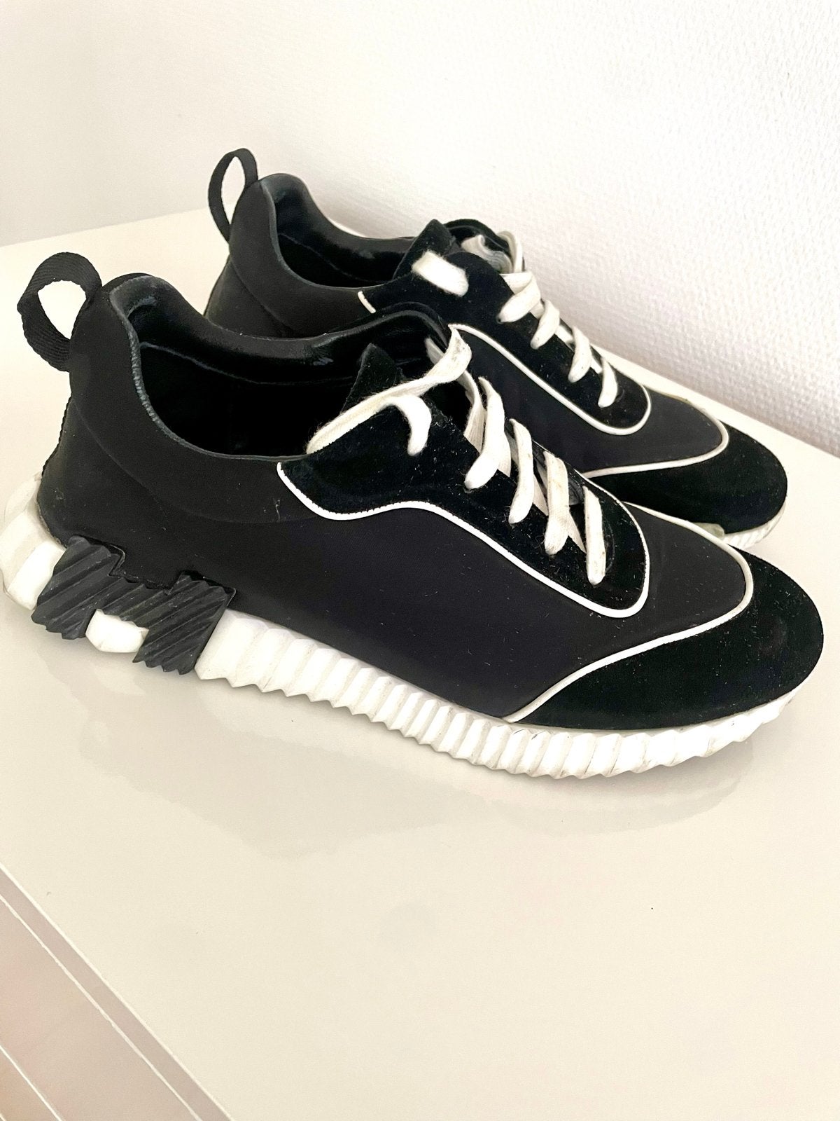 1 op 1 Hermes sneakers zwart wit maat 45 - Zo goed als nieuw, Zwart, Ophalen of Verzenden, Sneakers of Gympen, Gedragen