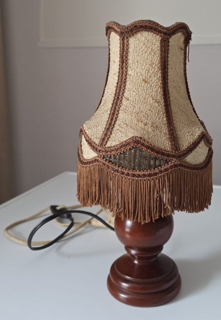 klassiek tafellampje / of nachtkast lampje, Huis en Inrichting, Lampen | Tafellampen, Ophalen, Textiel, Klassiek