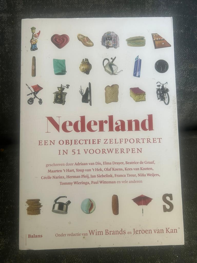Nederland in 51 voorwerpen 2015, Ophalen of Verzenden, Zo goed als nieuw