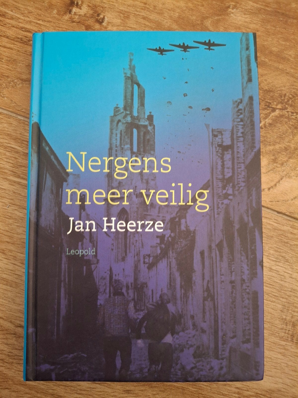 Jan Heerze - Nergens meer veilig, Boeken, Ophalen of Verzenden, Zo goed als nieuw, Jan Heerze