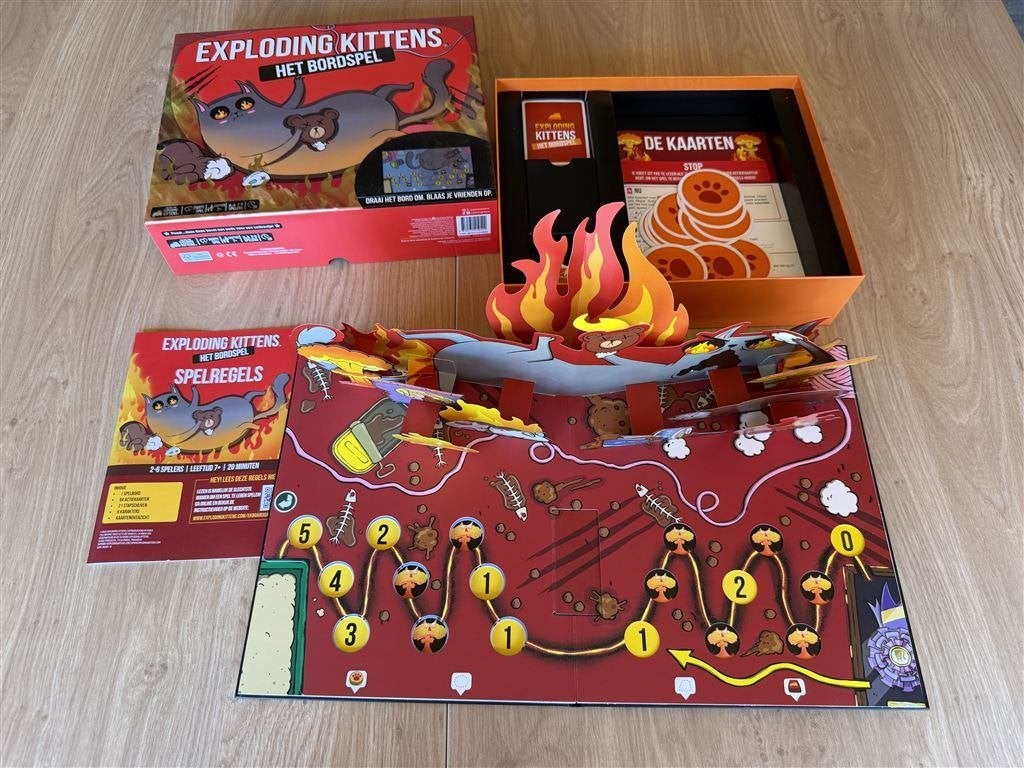 Exploding kittens het bordspel - S7220, Ophalen of Verzenden, Zo goed als nieuw